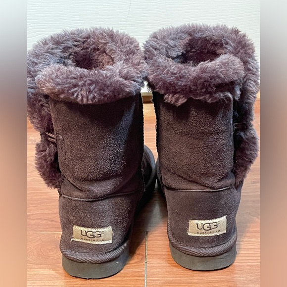 Brown size 8 UGG boots with fur lining - Picture 3 of 5